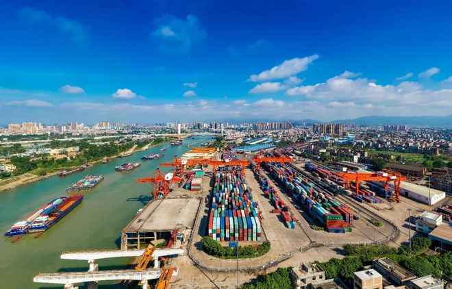 北部灣港集團(tuán)貴港碼頭吞吐量首破1000萬噸 碼頭建設(shè)與管理新里程